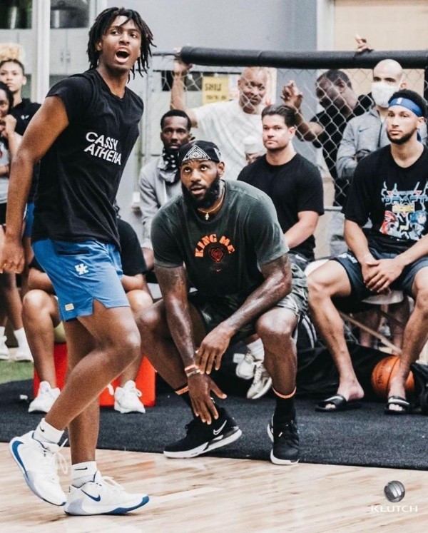 LeBron y Simmons en acción (Klutch Sports)