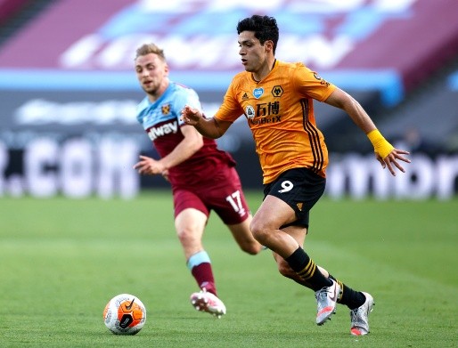 Raúl Jiménez durante el juego entre Wolverhampton y West Ham (GETTY)