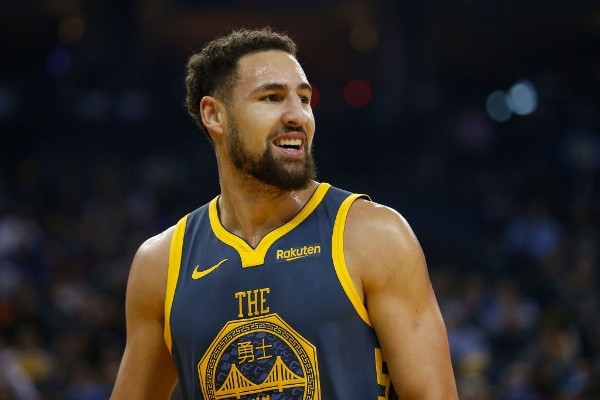 Klay ha visto desde las gradas la actual temporada (Getty)