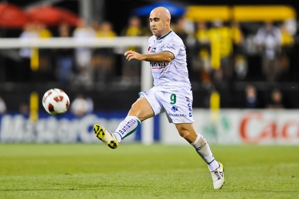 Año 2010: el Pony jugaba uno de sus últimos partidos en Santos (Getty Images).