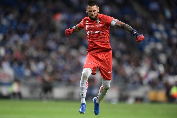 Spider, con la playera de Santos (Getty Images)