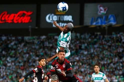 Atlas vs Santos, los dos clubes del Grupo Orlegi (GETTY)