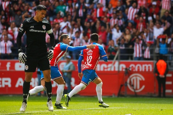Talavera se lamenta por el gol recibido ante Chivas (Getty Images).
