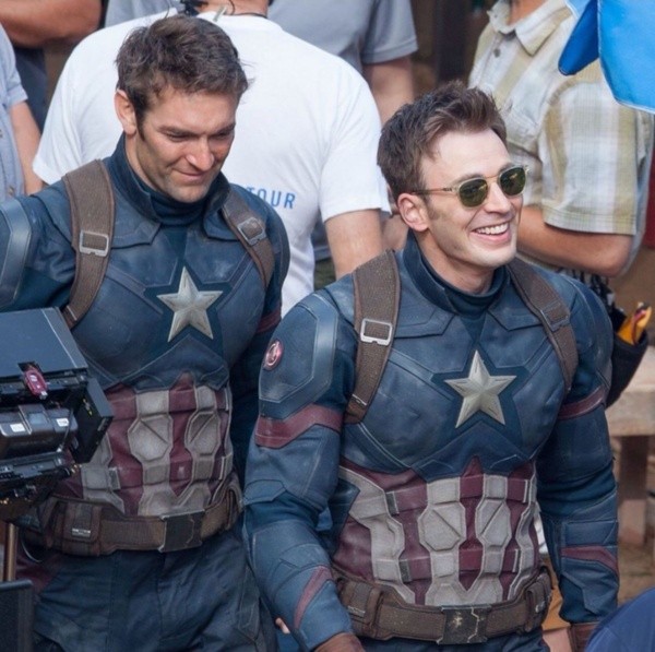 Capitán América y su doble de riesgo Sam Hargrave (Instagram)