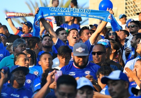 Los aficionados de Cruz Azul siguen a su equipo por Concachampions (Getty Images).