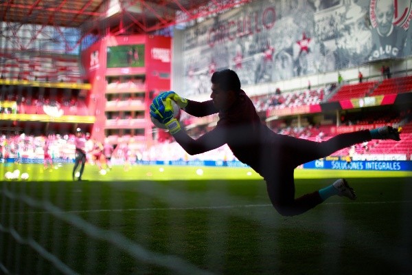 Luis García precalentando en Toluca (Getty Images)