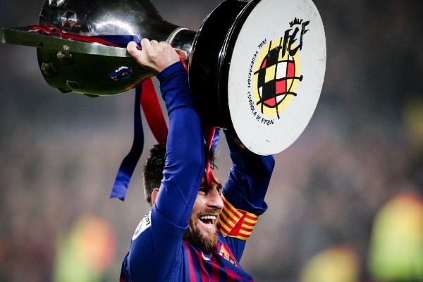 Messi lifting the La Liga trophy (Getty).