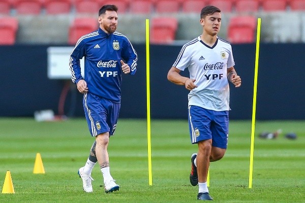 Messi y Dybala, juntos en la Selección Argentina (Getty Images).