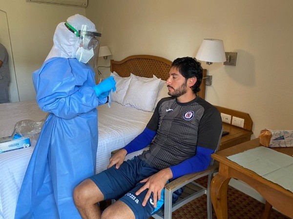 José de Jesús Corona realizándose tests de coronavirus. (Foto: Cruz Azul)