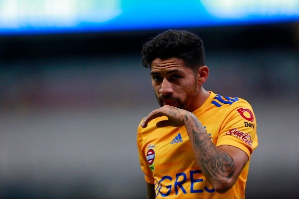 Aquino, junto a Quiñones, se perdió un gol muy claro. (Jam Media)