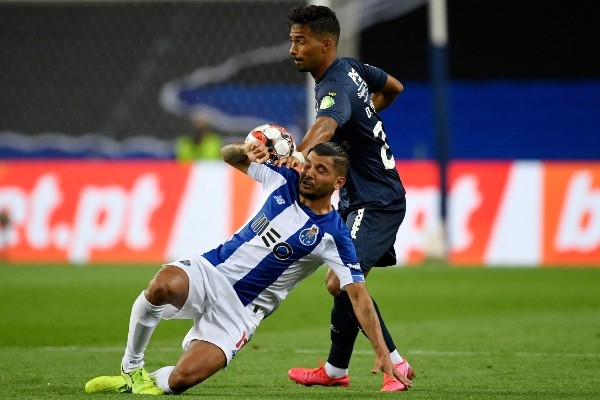 ¡No se la pueden sacar! Corona da cátedra en Porto (Getty Images).