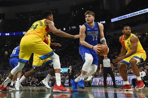 Giannis Antetokounmpo y Luka Doncic (Getty Images)