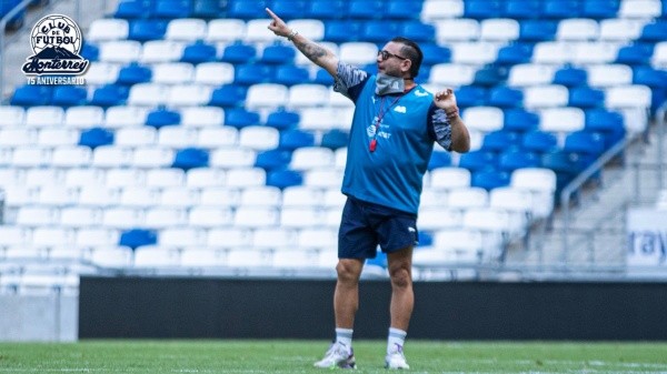 Mohamed en el BBVA (Foto: Twitter @Rayados)