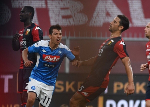 Lozano festeja su gol ante el Genoa (Getty Images).