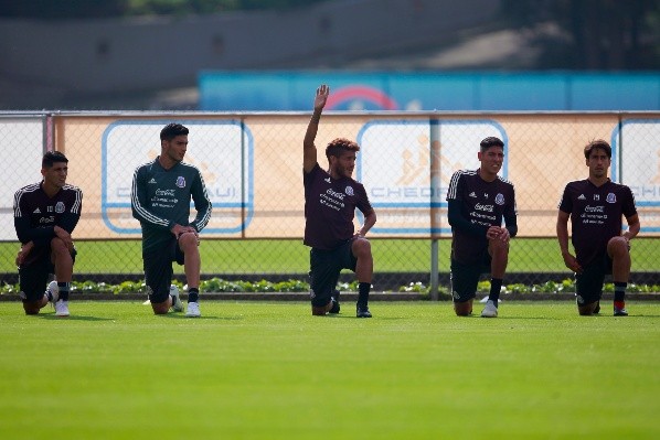 Alan Pulido y Raúl Jiménez en entrenamiento del Tri (JAM Media)