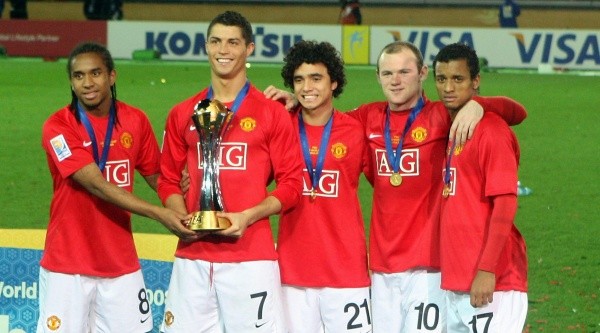 Anderson, Cristiano Ronaldo, Rafael Da Silva, Wayne Rooney and Nani of Manchester United pose with the FIFA World Club Cup (Getty).
