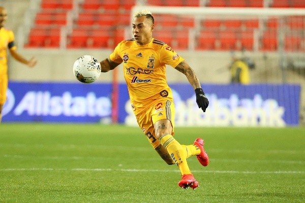 Edu Vargas marcó un golazo en la práctica felina (Getty Images)