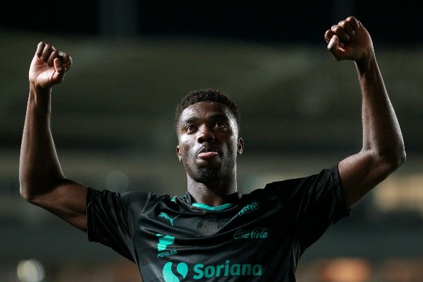 La afición de Los Guerreros se ilusionó con el posible regreso de Djaniny Tavares (Foto: JAM)