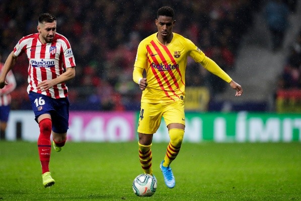Barcelona buscaría introducir a Junior Firpo en la negociación (Foto: Getty)
