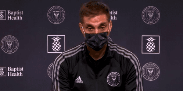 Alonso atendió a los medios vía Zoom.