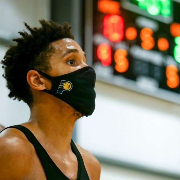 Brogdon entrena con mascarilla (@Pacers)