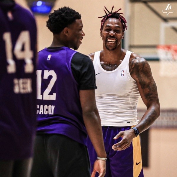 Howard entrenando en la “burbuja” (@Lakers)