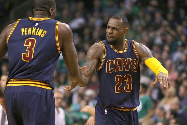 Kendrick Perkins y LeBron James