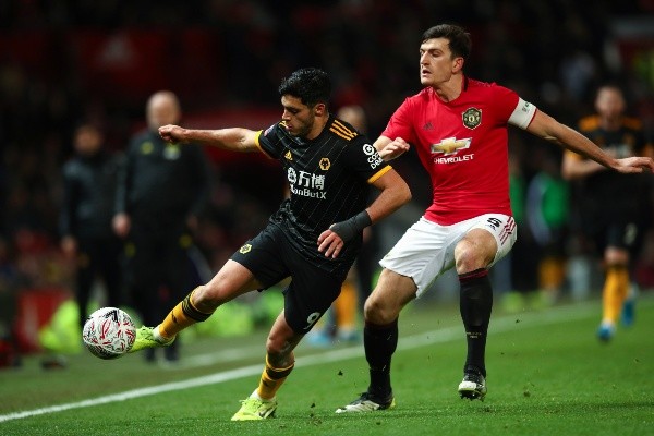 Raúl Jiménez vs. Harry Maguire (Getty Images)