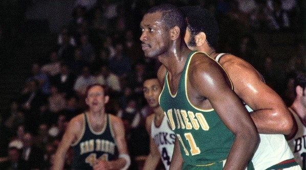 Elvin Hayes playing for the San Diego Rockets. (Getty)