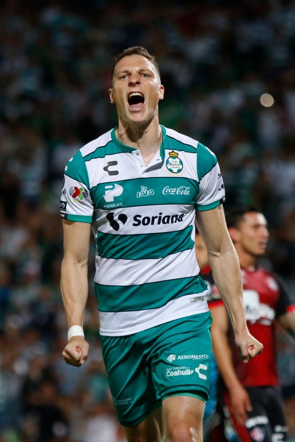 Julio Furch, capitán de Santos, le comunicó la noticia a Ulises (Getty Images)