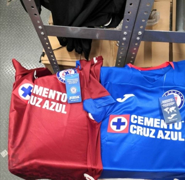Las playeras que usaría Cruz Azul este torneo. (Twitter)
