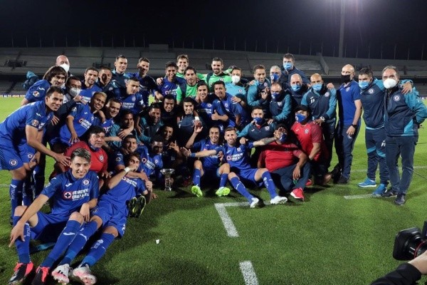 Los jugadores de la plantilla celeste compartieron todos después de ser campeones de Copa por México. (Cruz Azul)