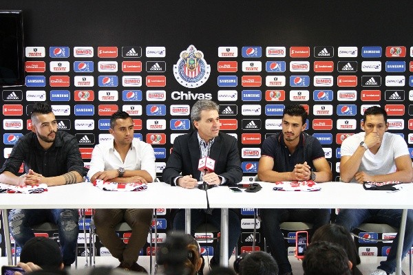 Néstor de la Torre presentando los refuerzos para el Apertura 2015 (JAM Media)