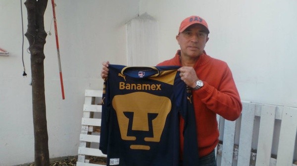 Juan Carlos Vera se postuló para ser el DT de Pumas.