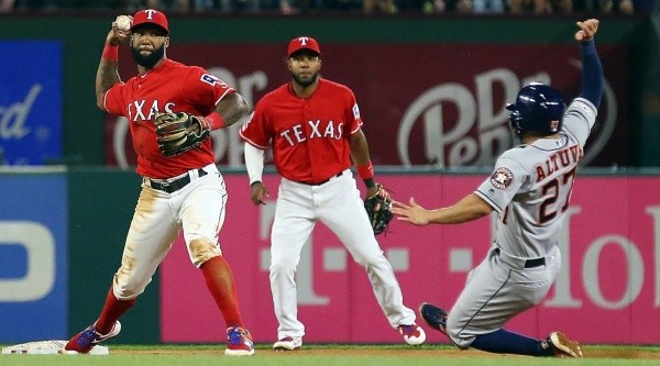 Danny Santana (Rangers) & José Altuve (Astros). (Getty)