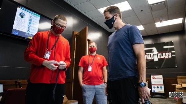 Tom Brady en el campamentos de los Bucs 