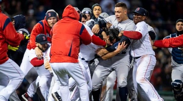Aaron Judge (Yankees) holds Joe Kelly (Red Sox) after a brawl. (Getty)