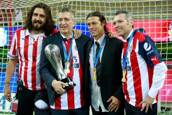 Matías Almeyda y la directiva festejan el título del Clausura 2017 de Liga MX (Getty Images)