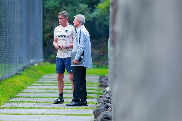 Chucho y Míchel platican (JAM MEDIA)