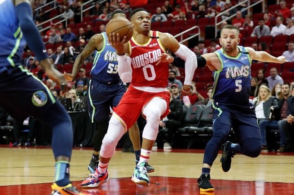 Houston Rockets y Dallas Mavericks en temporada regular