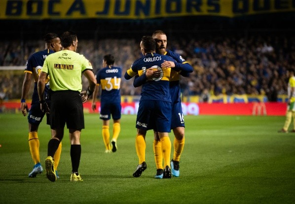 De Rossi y Tévez, juntos en La Bombonera. (Getty)