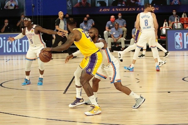 Los Lakers perdieron 86-105 ante los Thunder (Getty)