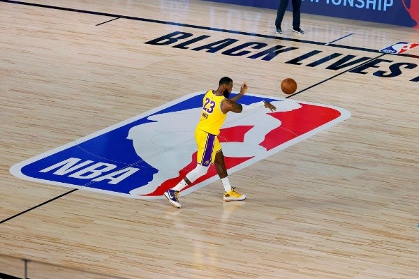 James ha jugado los cuatro partidos de los Lakers en Orlando (Getty)