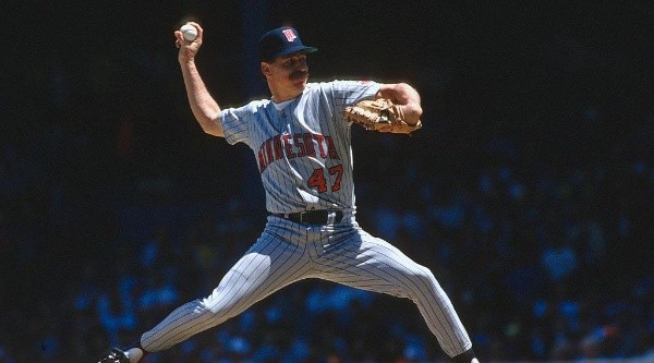 Jack Morris #47 of the Minnesota Twins pitches against the Detroit Tigers during a Major League Baseball game circa 1991. (Getty)