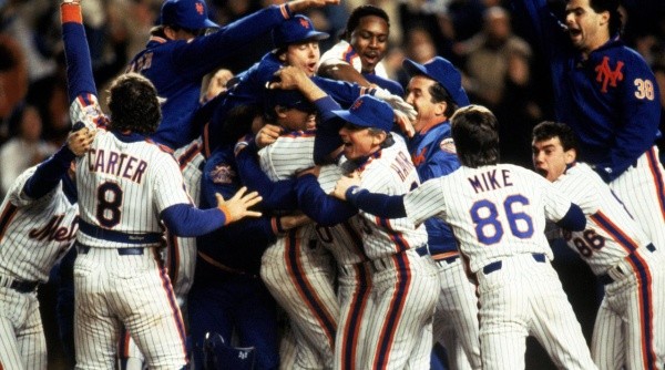 The New York Mets celebrate after winning game 7 of the 1986 World Series against the Boston Red Sox (Getty).