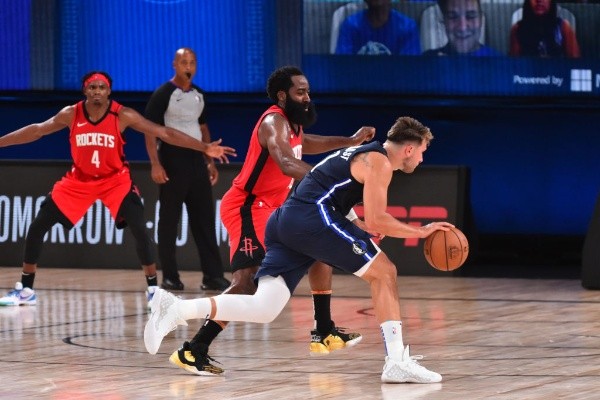 James Harden y Luka Doncic (Getty Images)
