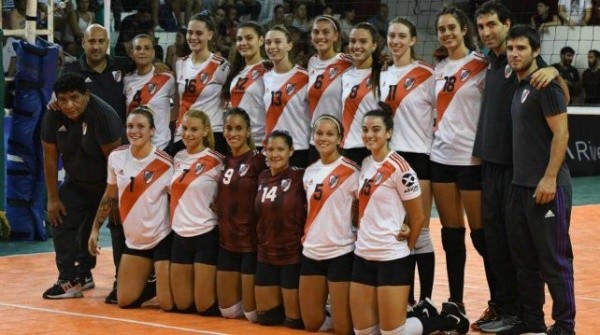El equipo de vóley femenino de River.