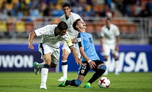 Facundo Waller defendiendo la playera de la Selección Uruguay Sub-23 (Getty Images)