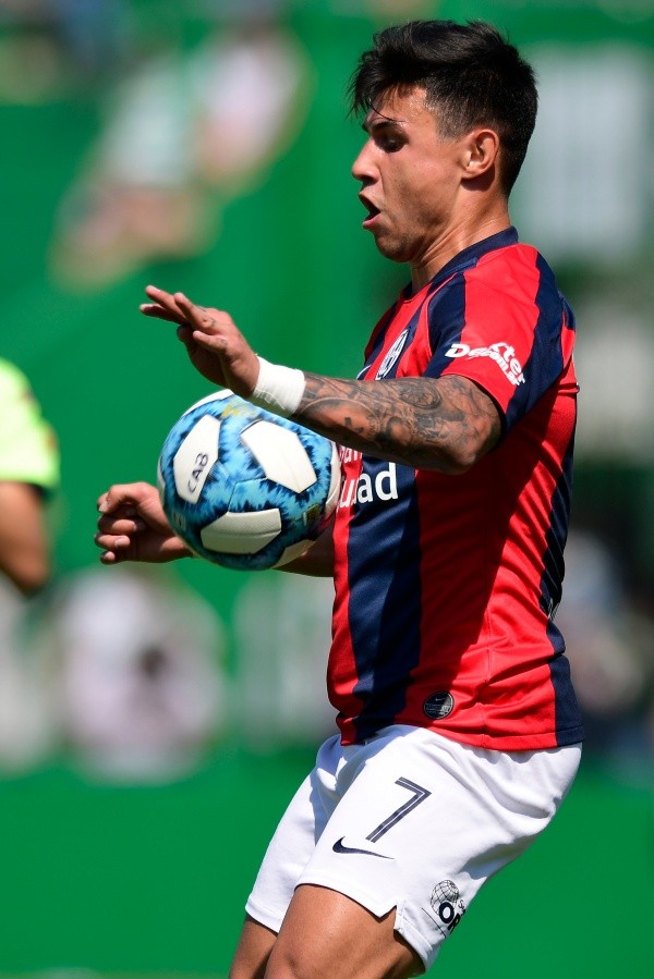 Adam Bariero no jugará en Rayados. (Jam Media)