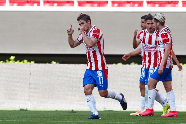Isaac Brizuela festeja su golazo ante Atlético San Luis (Getty Images)